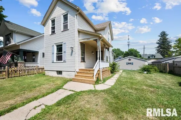 1931 N HOWELL ST, Davenport, IA 52804