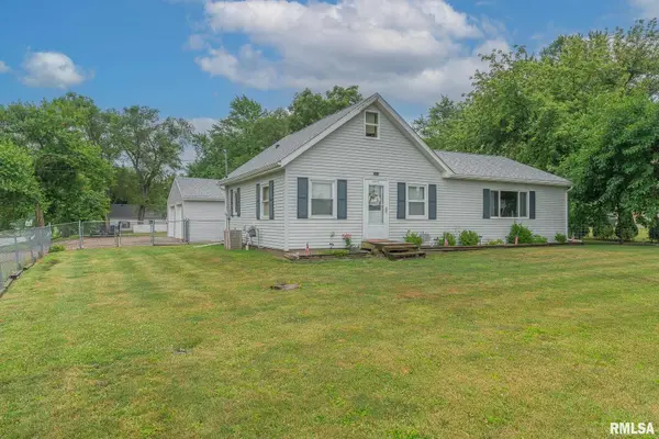5029 N PINE ST, Davenport, IA 52806