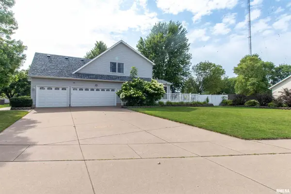4008 RALEIGH AVE, Bettendorf, IA 52722