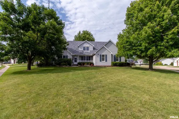 4008 RALEIGH AVE, Bettendorf, IA 52722