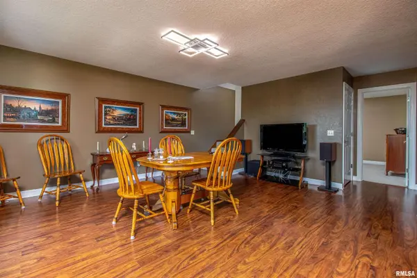 18968 GREAT RIVER RD, Le Claire, IA 52753