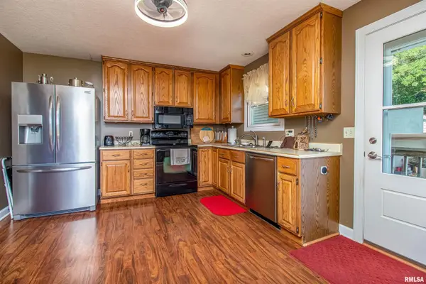 18968 GREAT RIVER RD, Le Claire, IA 52753