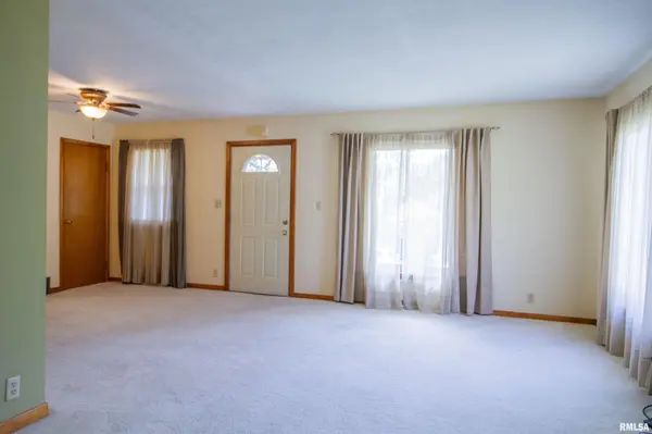 1609 W Acre D. 0 DR, Muscatine, IA 52761