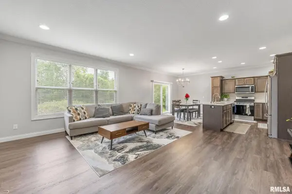 3917 ORCHARD DR, Bettendorf, IA 52722