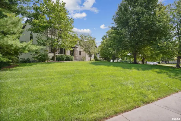 5346 GRIFFIN LN, Bettendorf, IA 52722
