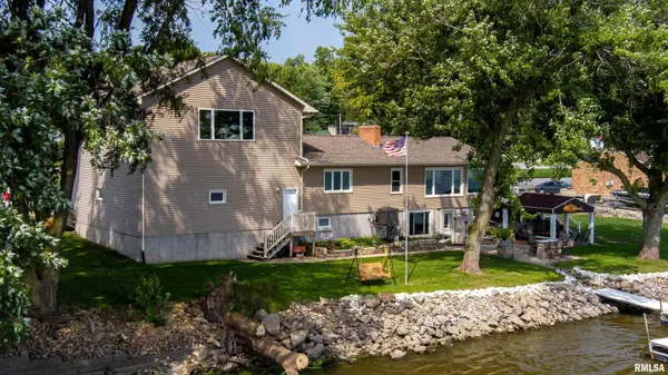 22615 GREAT RIVER RD, Le Claire, IA 52753