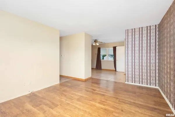 7314 PACIFIC ST, Davenport, IA 52806