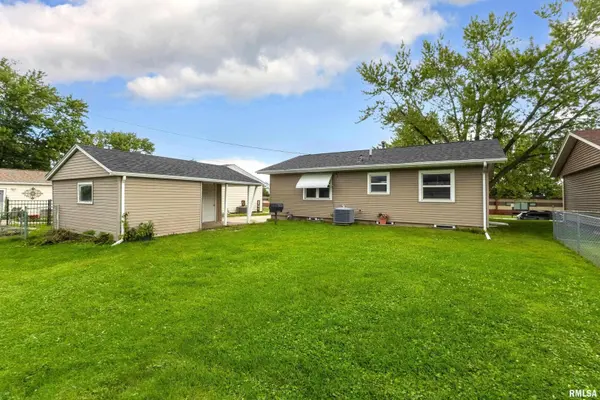 7314 PACIFIC ST, Davenport, IA 52806