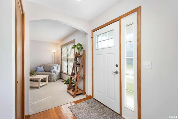 3524 RALEIGH AVE, Bettendorf, IA 52722