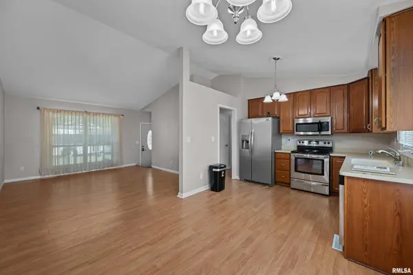 1315 W 53RD ST, Davenport, IA 52806