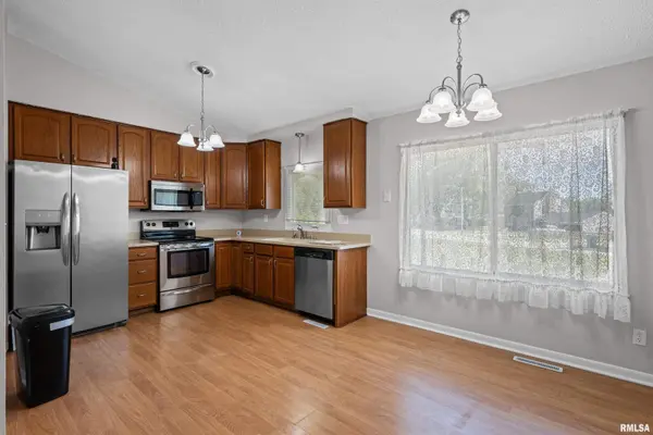 1315 W 53RD ST, Davenport, IA 52806