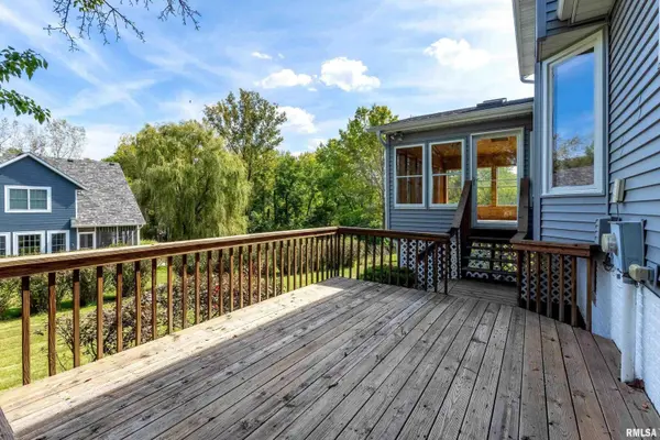 1785 HARTFORD CT, Bettendorf, IA 52722