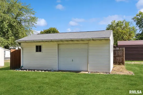 300 E WILLIAMS ST, Atkinson, IL 61235