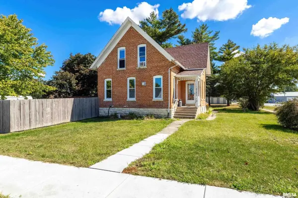 100 N STATE ST, Atkinson, IL 61235