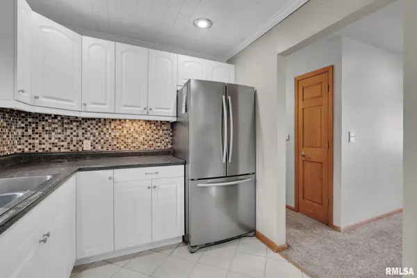 1203 HILLANDALE RD, Davenport, IA 52804