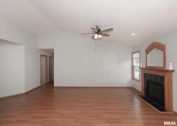 6525 WILKES ST, Davenport, IA 52806
