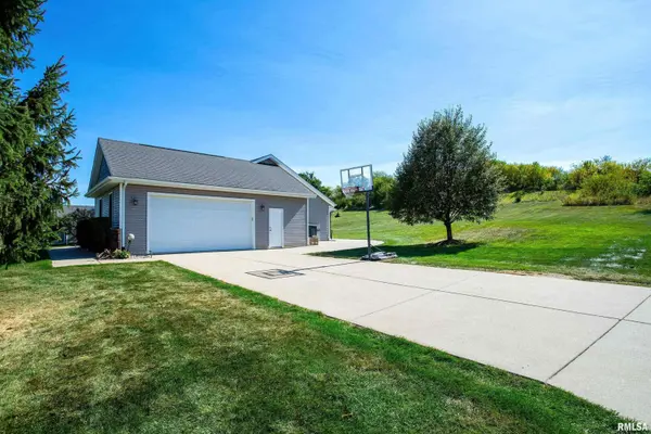 1002 E 11TH AVE, Andalusia, IL 61232