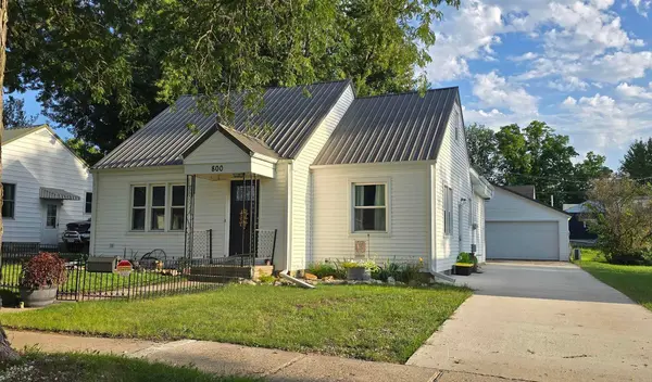 800 7th AVE, Charles City, IA 50616