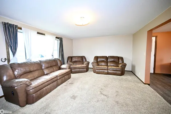 408 E King ST, Bradgate, IA 50520