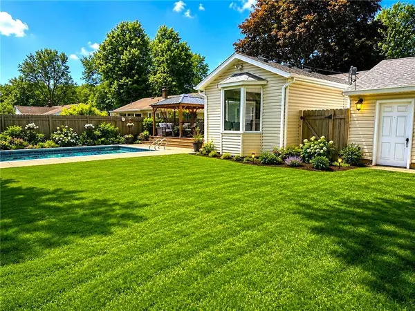 2966 Simpson ST, Roseville, MN 55113
