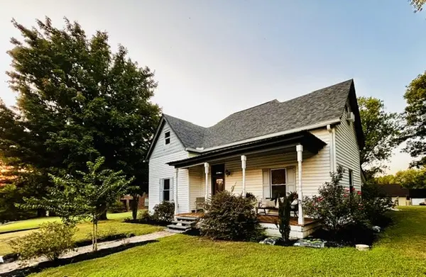 500 5th Ave #E, Springfield, TN 37172