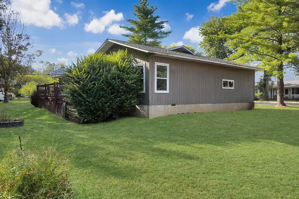 1348 Hickory Hills DR, Willow Springs, MO 65793