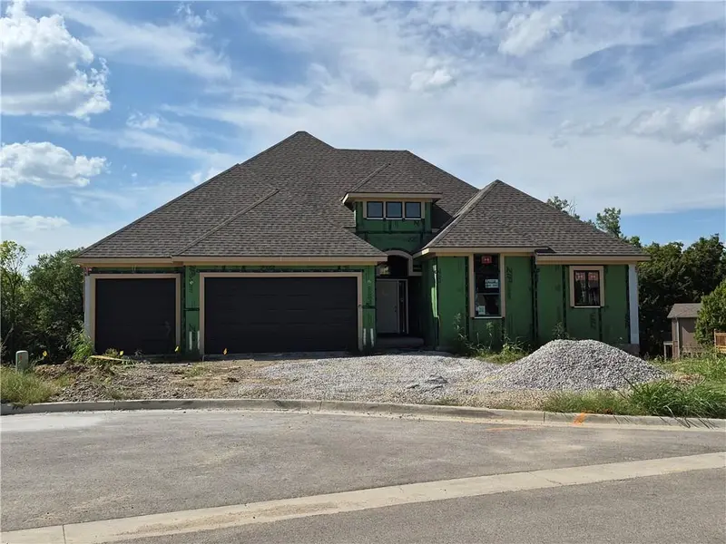 4728 Clubhouse DR, Basehor, KS 66007