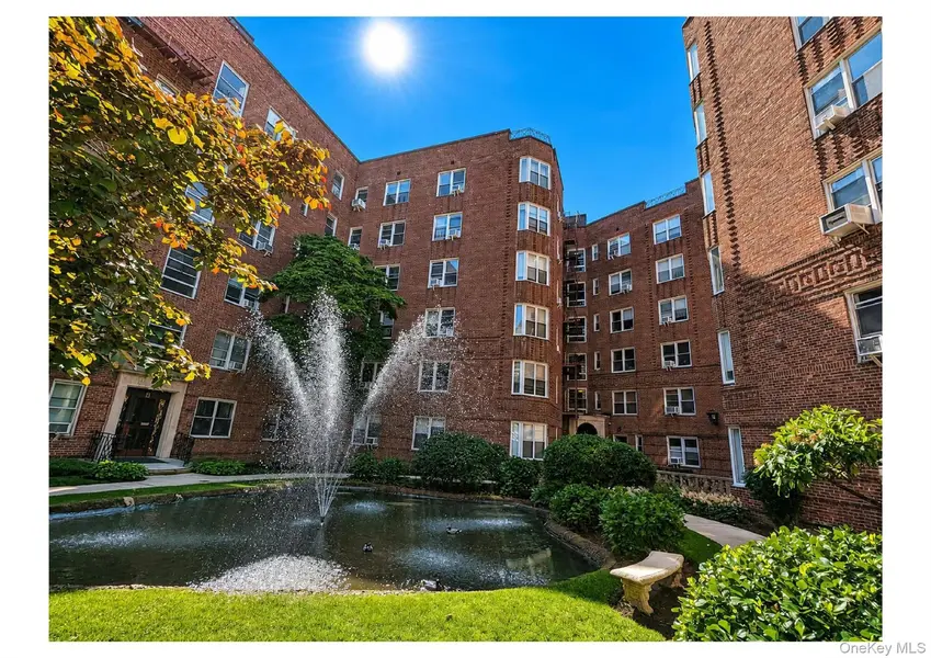 73-12 35th AVE #D32, Jackson Heights, NY 11372