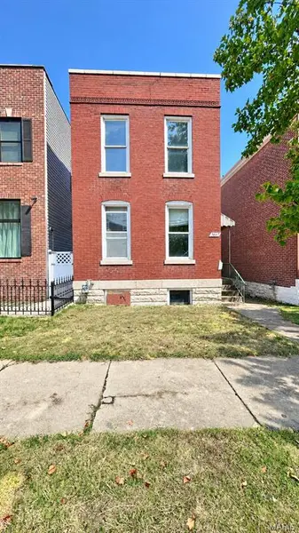 5647 Reber PL, St Louis, MO 63139