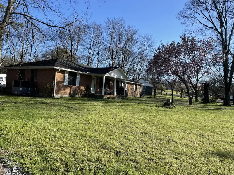 456 Ewing Ln, Nashville, TN 37207