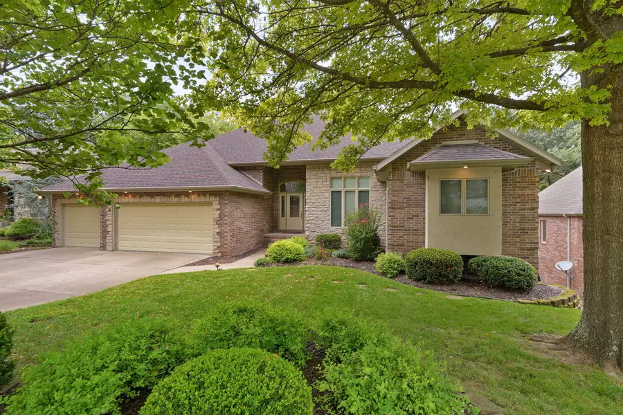 2441 S Forrest Heights AVE, Springfield, MO 65809