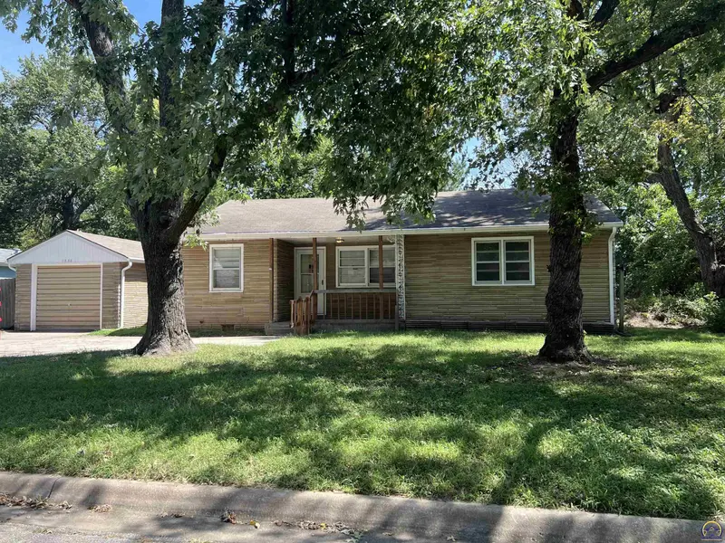 1838 SW Mission AVE, Topeka, KS 66604