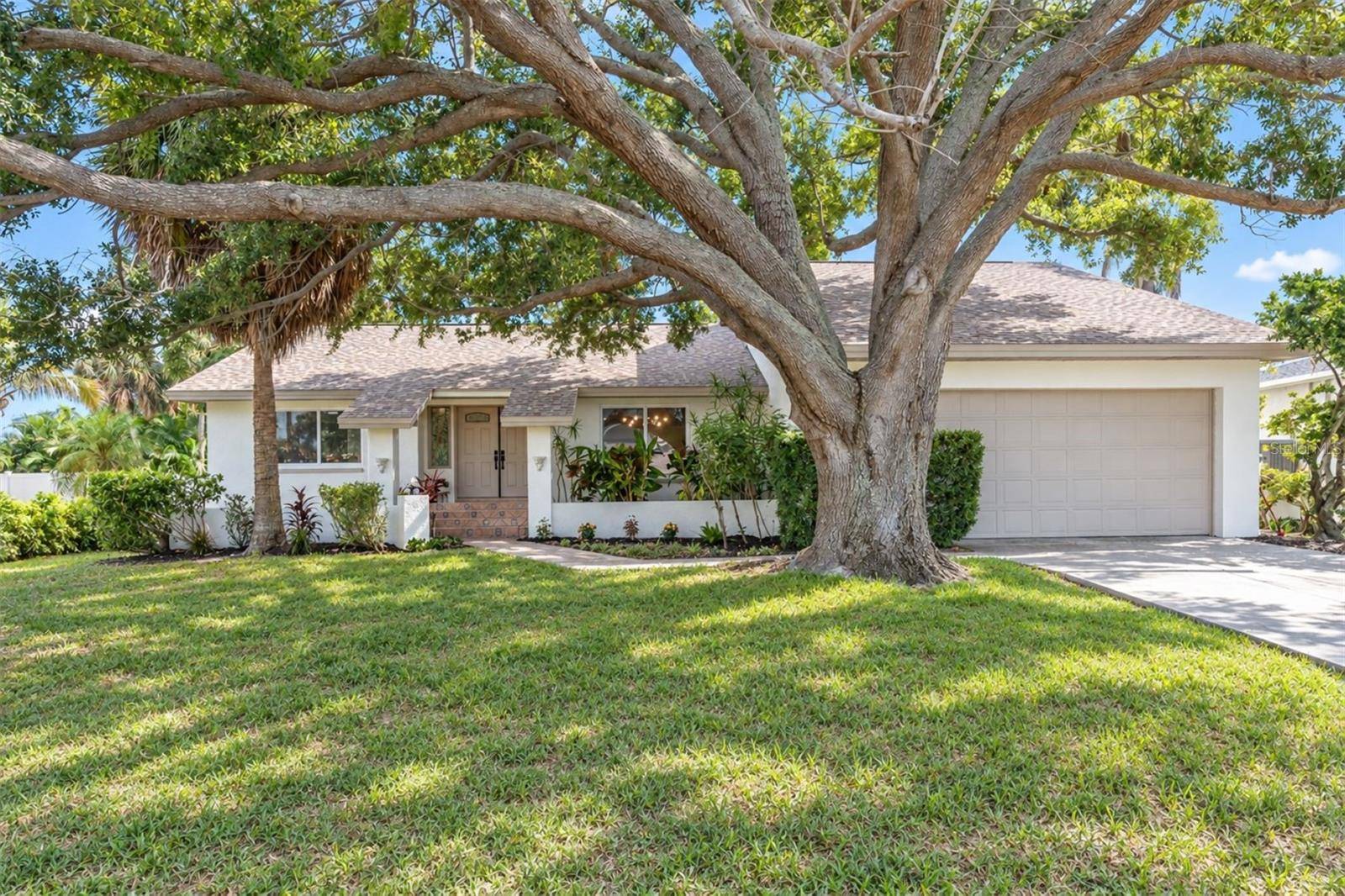 630 PINTA DR, Tierra Verde