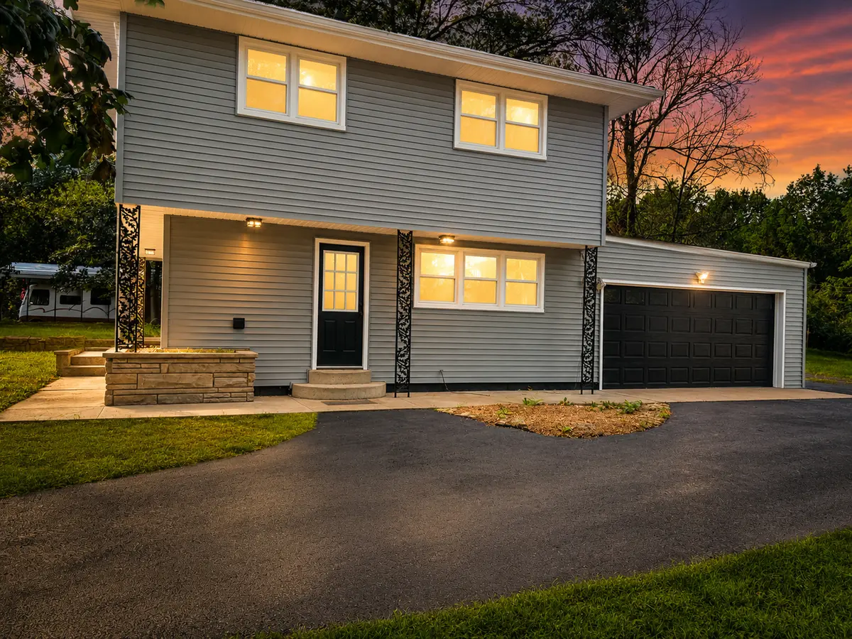 1401 Oakleaf DR, St. Anne, IL 60964