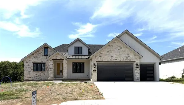 8712 N LEWIS AVE, Kansas City, MO 64157