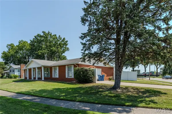 3300 Colgate PL, Granite City, IL 62040