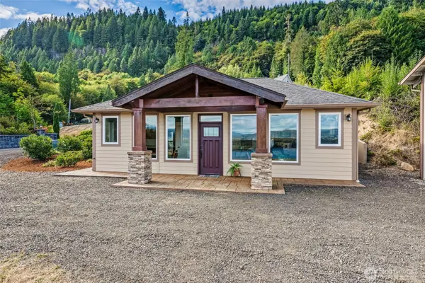 1664 E State Route 4, Cathlamet, WA 98612