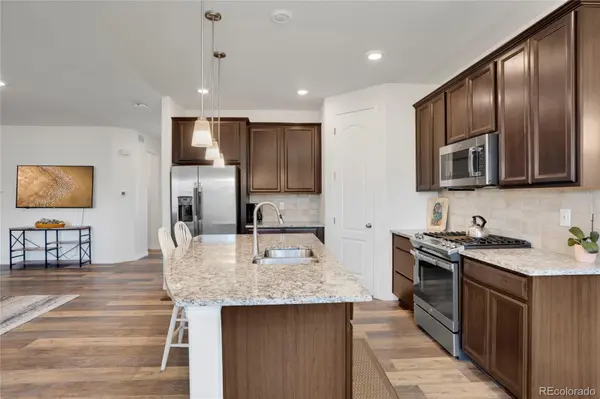 87 Green Fee CIR, Castle Pines, CO 80108