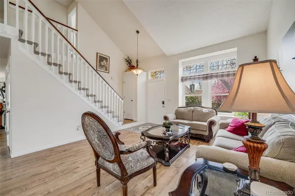 9032 W Arizona DR, Lakewood, CO 80232