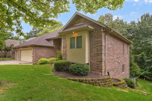 2441 S Forrest Heights AVE, Springfield, MO 65809