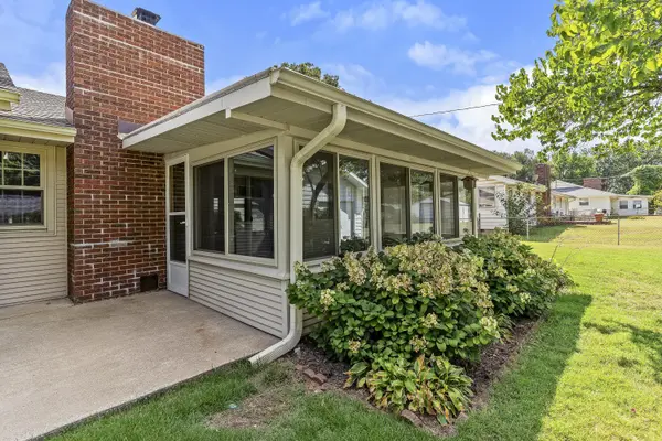 831 W Sylvania ST, Springfield, MO 65807