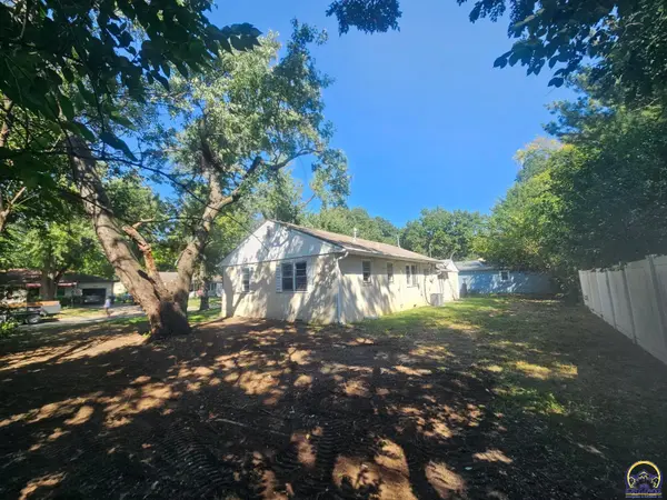 1838 SW Mission AVE, Topeka, KS 66604