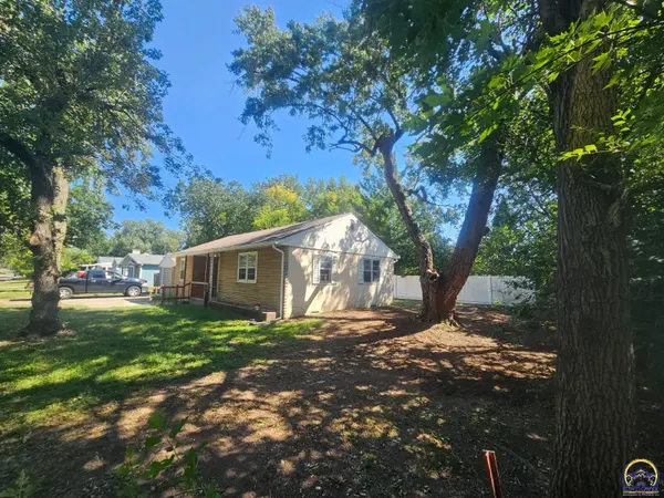1838 SW Mission AVE, Topeka, KS 66604