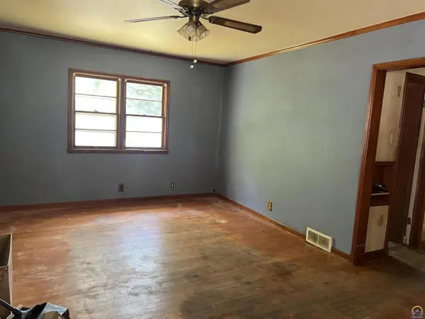 1838 SW Mission AVE, Topeka, KS 66604