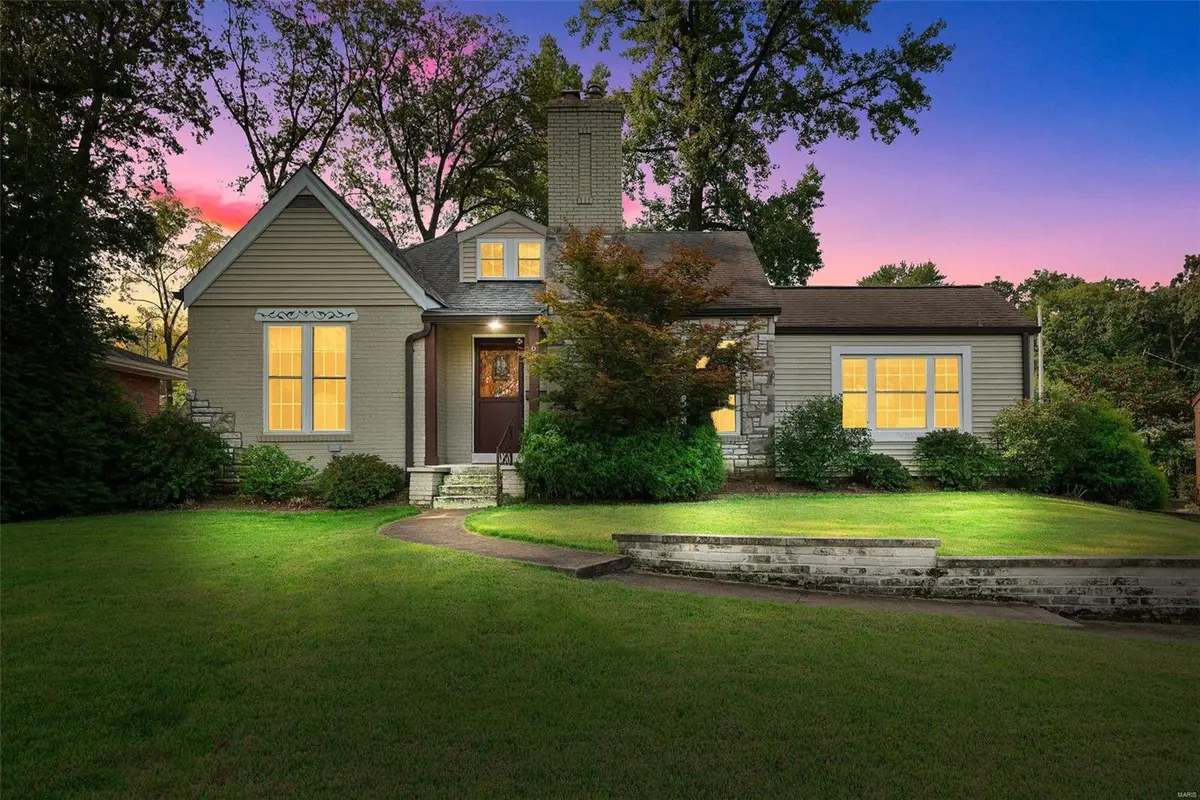 652 Fieldston TER, Webster Groves, MO 63119