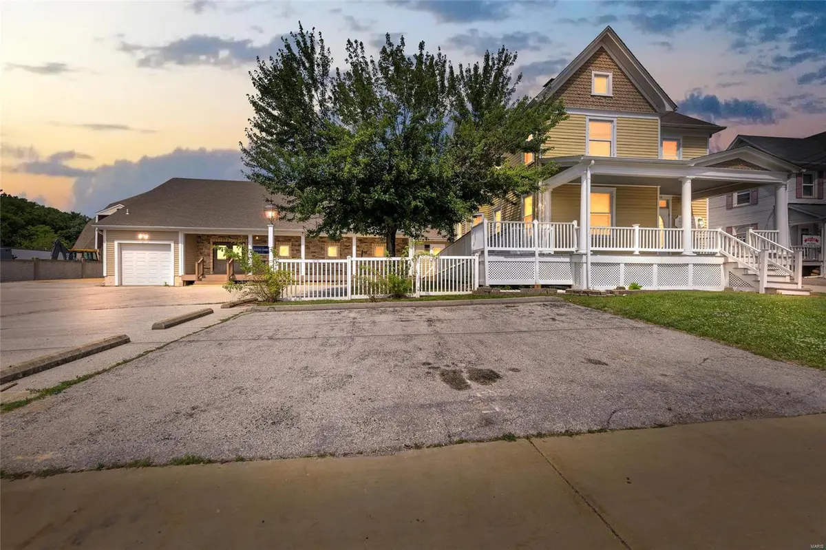 211 Old Meramec Station RD, Manchester, MO 63021