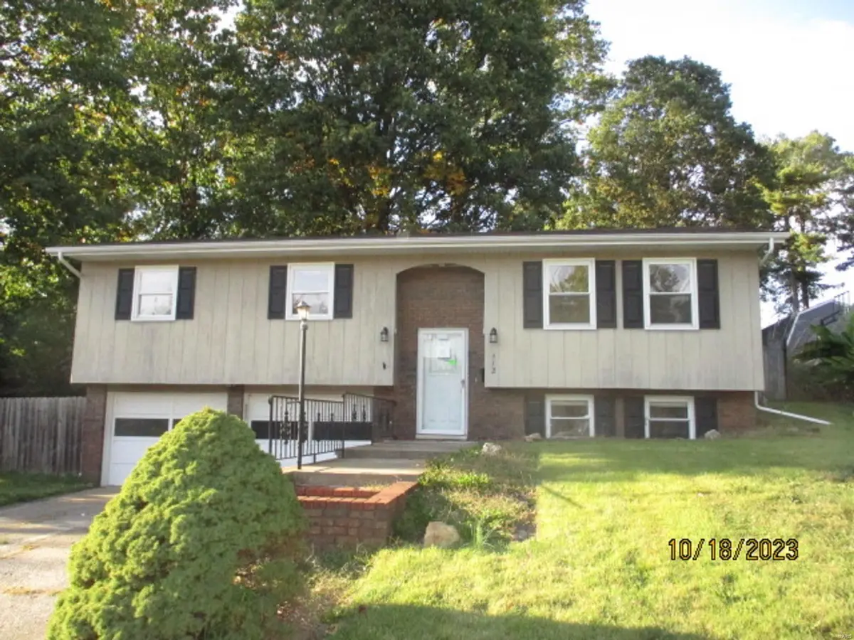 412 CAMELOT DR, Collinsville, IL 62234