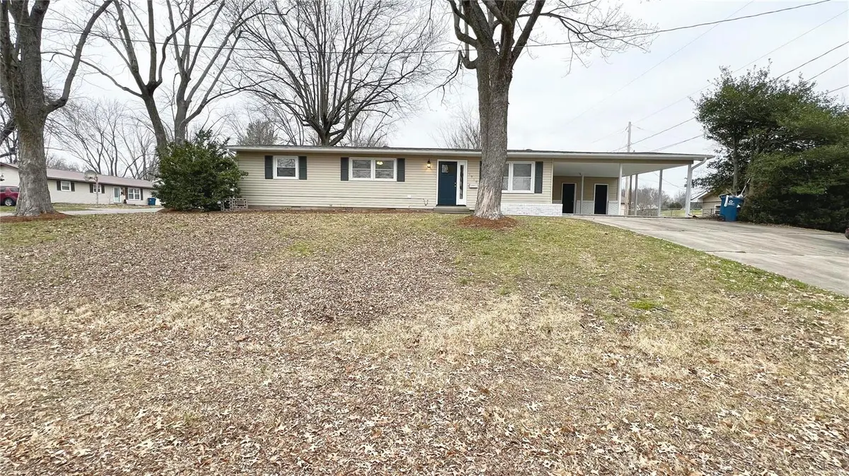 1910 Yale DR, Scott City, MO 63780
