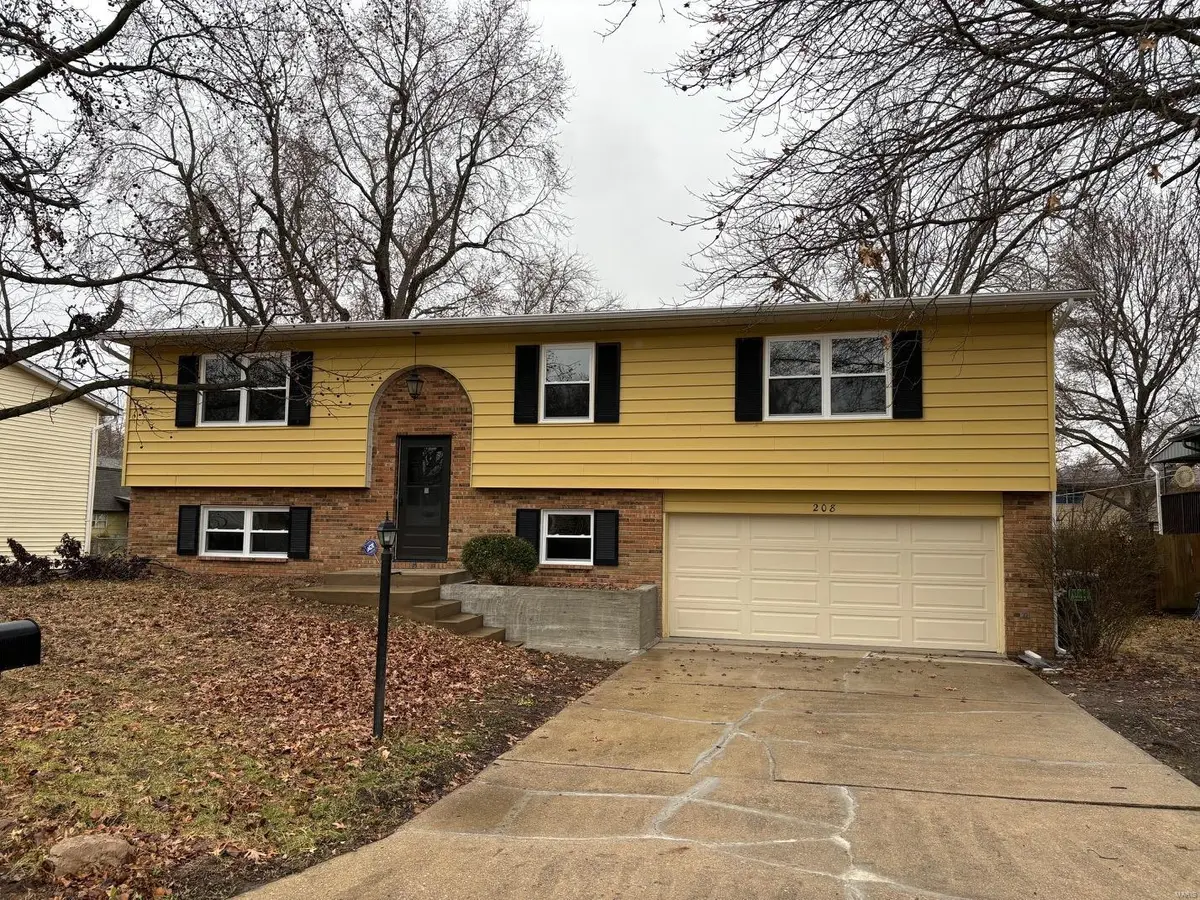 208 Orleans DR, Fairview Heights, IL 62208