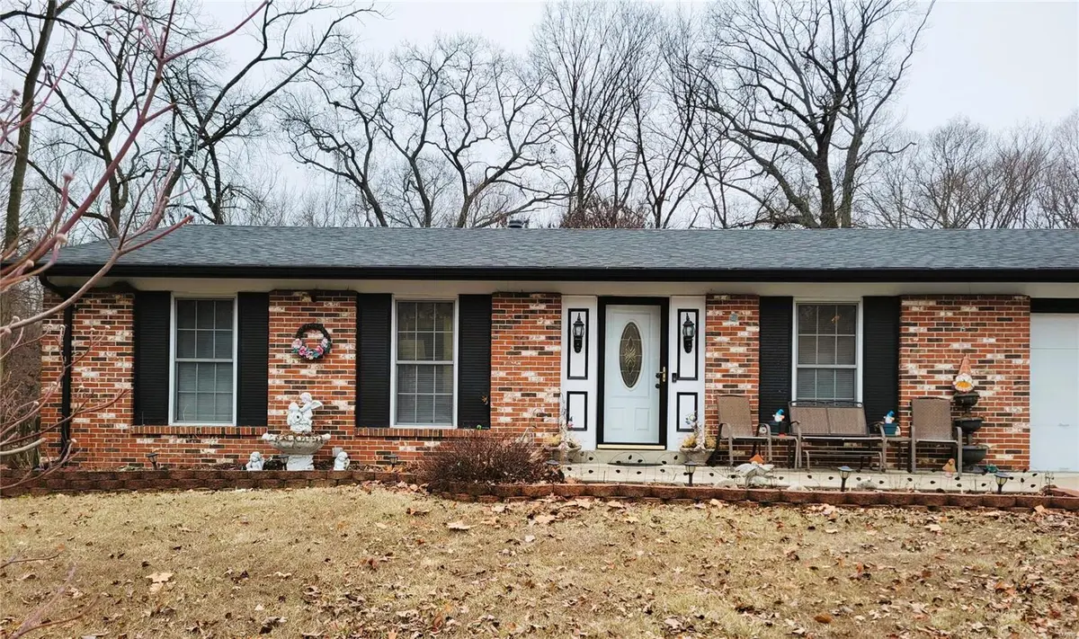 6653 Cortena DR, Hazelwood, MO 63042